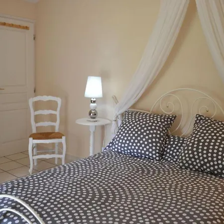Hébergement de vacances Charme, 4 Pièces, 6 Personnes - Fr-1-653-66