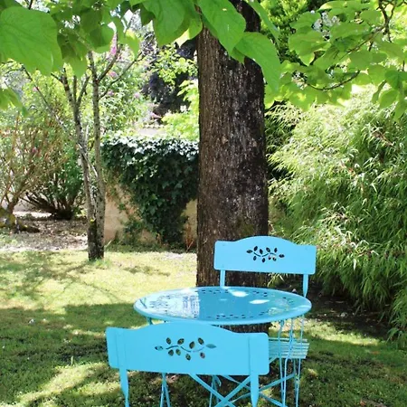 Charme, 4 Pièces, 6 Personnes - Fr-1-653-66 Hébergement de vacances Tusson
